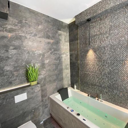 Apartament Bialy Z Jacuzzi Krakow Exterior photo