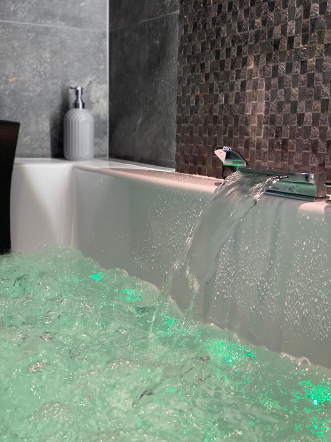 Apartament Bialy Z Jacuzzi Krakow Exterior photo
